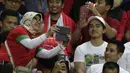 Putra Presiden Joko Widodo, Kaesang Pangarep, menonton laga Piala AFF 2018 antara Singapura melawan Timnas Indonesia di Stadion Nasional, Singapura, Jumat (9/11). Singapura menang 1-0 atas Indonesia. (Bola.com/M Iqbal Ichsan)