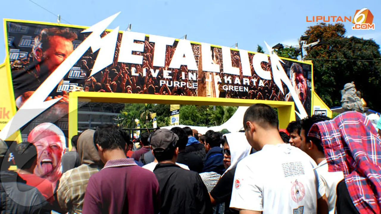 metallica-gallery1-130825b.jpg