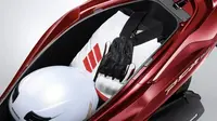 Bawa Raket Padel Naik Motor, Jangan Asal Taruh di Dek Kaki