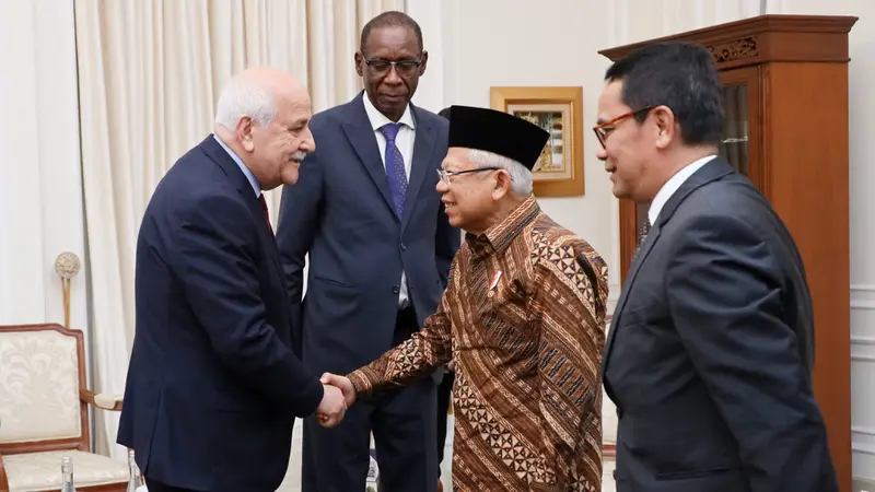Wakil Presiden (Wapres) Ma’ruf Amin menerima kunjungan Delegasi Biro Komite Palestina PBB (CEIRPP) di Istana Wapres, Kamis 4 Juli 2024.