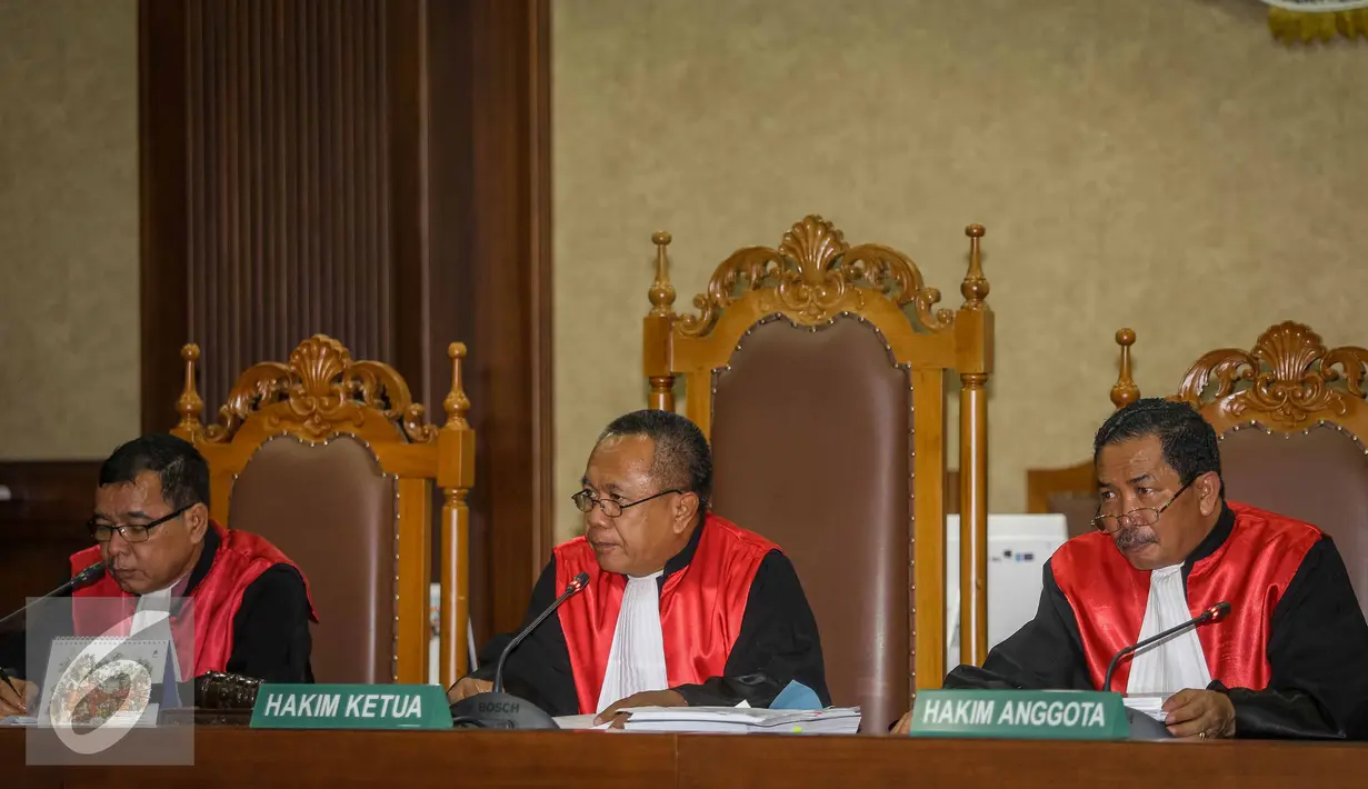 Majelis hakim Pengadilan Negeri Jakarta Pusat menjatuhkan vonis 20 tahun penjara ke Jessica Kumala Wongso, Jakarta, Kamis (27/10). Jessica dinilai bersalah dalam kasus pembunuhan Wayan Mirna Salihin. (Liputan6.com/Faizal Fanani)