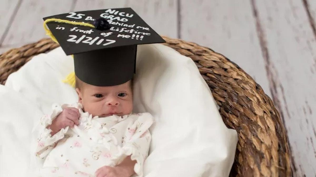 Perawat Ini Adakan Wisuda untuk Bayi Prematur yang Boleh Pulang