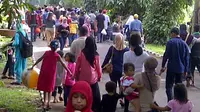 Kunjungan wisatawan ke Kebun Raya Bogor, Jawa Barat selama libur Lebaran Idul Fitri 1435 Hijriah ini melonjak drastis.