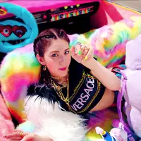 Tampil perdana bawakan Birthday, Jeon Somi tuai beberapa kritikan. (YouTube The Black Label)