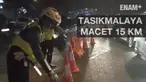 Antrean kendaraan di sepanjang Nagreg hingga Malangbong membuat jalanan macet total