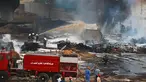 Para petugas pemadam kebakaran berupaya memadamkan api di lokasi kebakaran pipa minyak mentah di Kairo, ibu kota Mesir (14/7/2020). Sebanyak 17 orang terluka akibat insiden kebakaran pipa minyak mentah di Kairo, demikian disampaikan Kementerian Kesehatan Mesir. (Xinhua/Ahmed Gomaa)