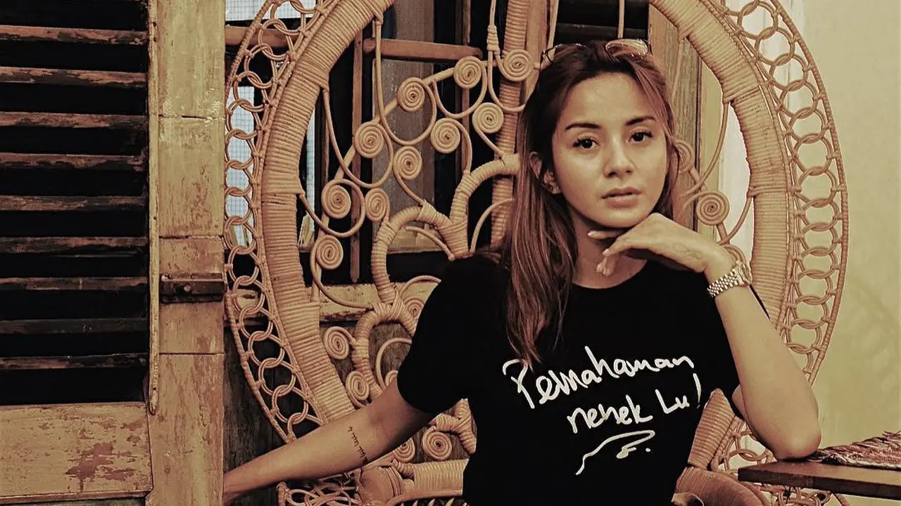 [Bintang] 8 Potret Kirana Larasati yang Memesona