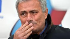 Motion grafis yang menggambarkan statistik performa buruk Jose Mourinho manajer Chelsea pada musim kompetisi Premier League 2015/16. 