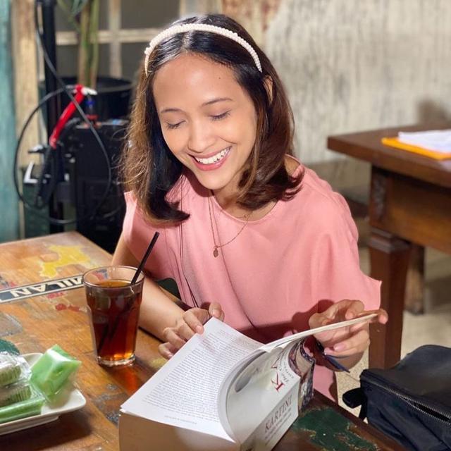 Fokus Pendidikan, Ini 6 Potret Laras 'Koki Cilik' yang Kini Telah Lulus Kuliah