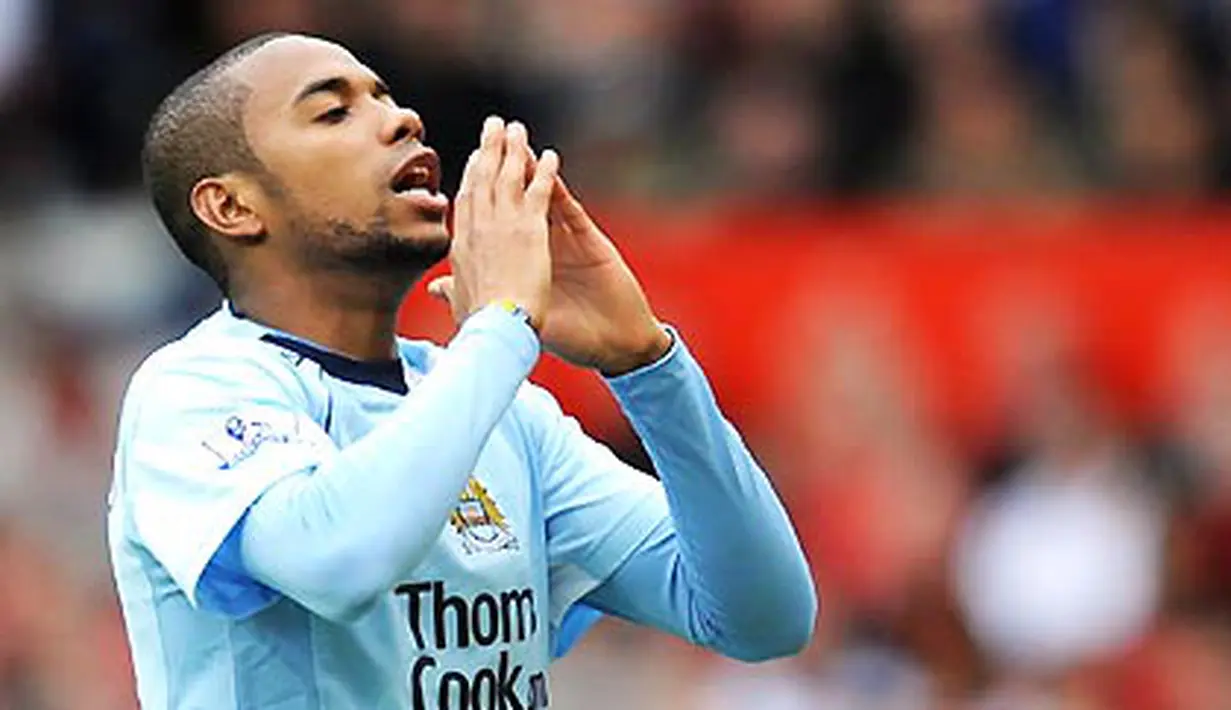 Bahasa tubuh penyerang Manchester City, Robinho, dalam partai lanjutan Liga Premier menghadapi Manchester United di Old Trafford, Manchester,10 Mei 2009. AFP PHOTO/PAUL ELLIS