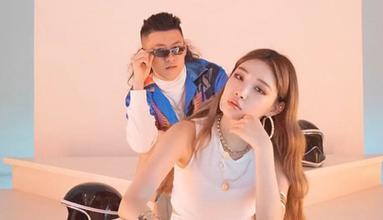 Memperluas karirnya di kancah internasional, Chungha pun merilis lagu terbaru kolaborasinya bersama Rapper asal Indonesia, Rich Brian yang berjudul 'These Nights' pada Kamis (3/10). (Liputan6.com/IG/@chungha_official)