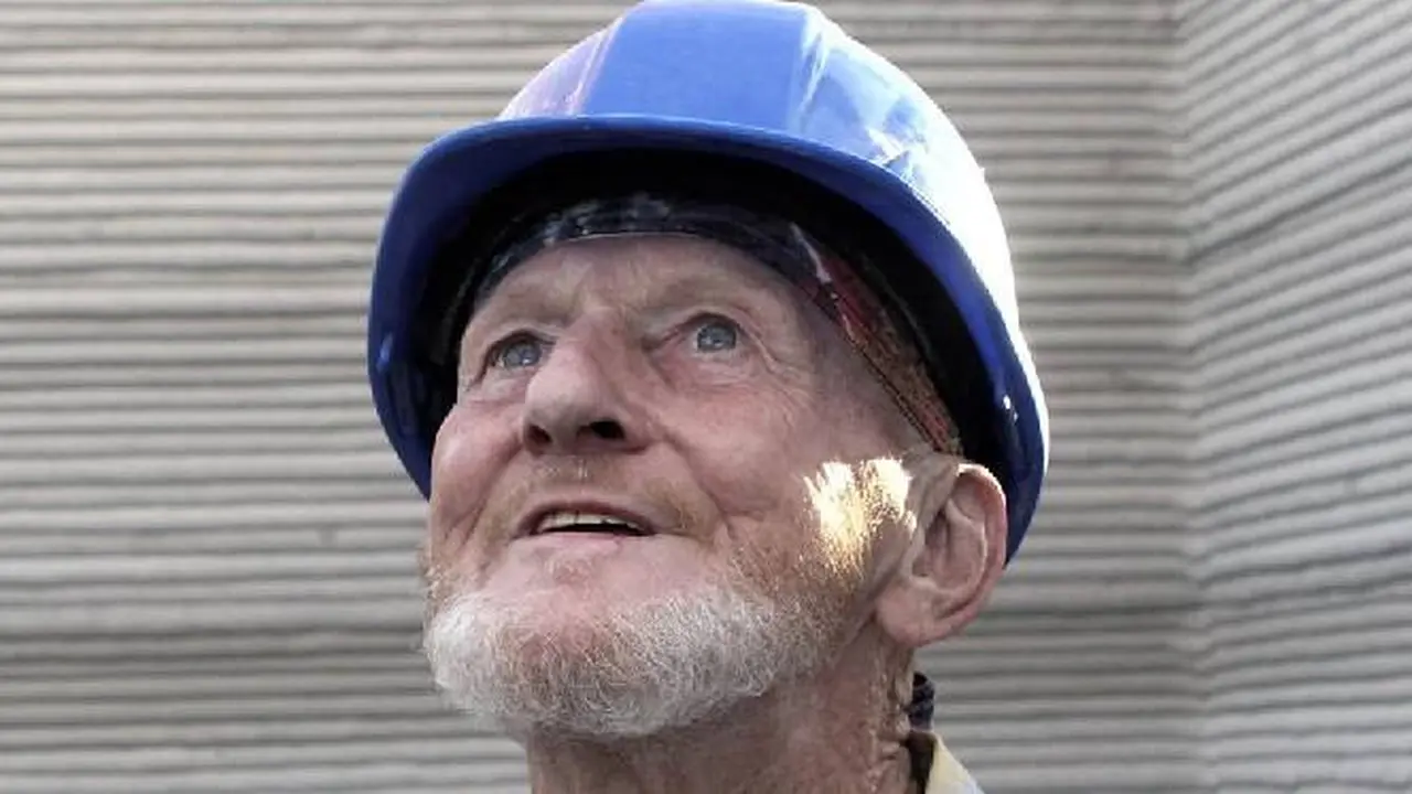 Tim Shea, tunawisma berusia 70 tahun diklaim jadi orang pertama yang tinggal di rumah cetak 3D. Dok: Icon