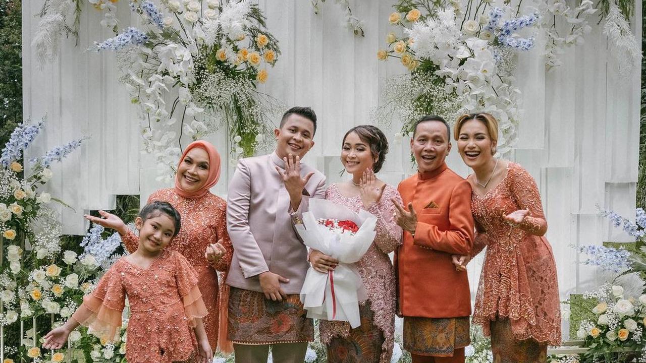 6 Potret Lamaran Syifa Adik Ayu Ting Ting, Digelar di Resort Mewah