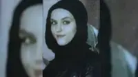 Teroris cantik yang memiliki senyum Mona Lisa. (Daily Mail)