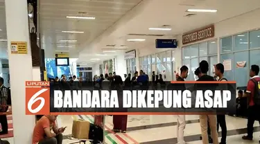 Ratusan penumpang dengan berbagai tujuan pun terpaksa harus bersabar menunggu kepastian jadwal penerbangan.