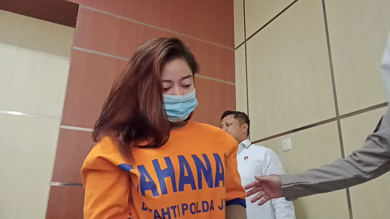 RN, (30) warga Jakarta, yang berperan sebagai (Mami Putri), muncikari 19 perempuan yang dijadikan PSK di Pasuruan. (Dian Kurniawan/Liputan6.com).