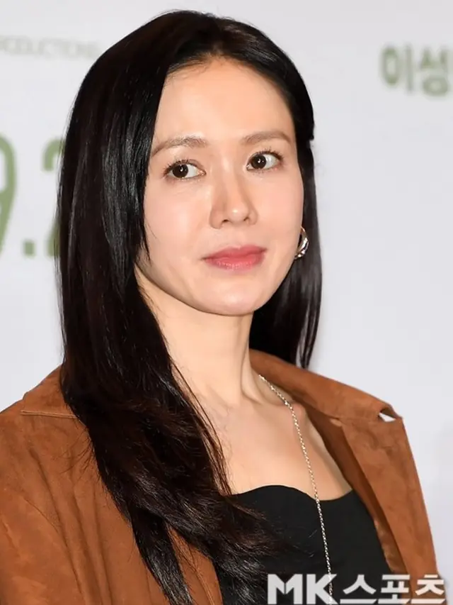 Definisi Supportive Husband, Gaya Hyun Bin Hadiri Gala Premiere Film Terbaru Son Ye Jin, Bikin Fans BinJin Heboh