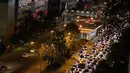 Jalan di sekitar lokasi kebakaran wisma Kosgoro mengalami kemacetan yang panjang, Jakarta, Senin (9/3/2015).(Liputan6.com/Faizal Fanani)