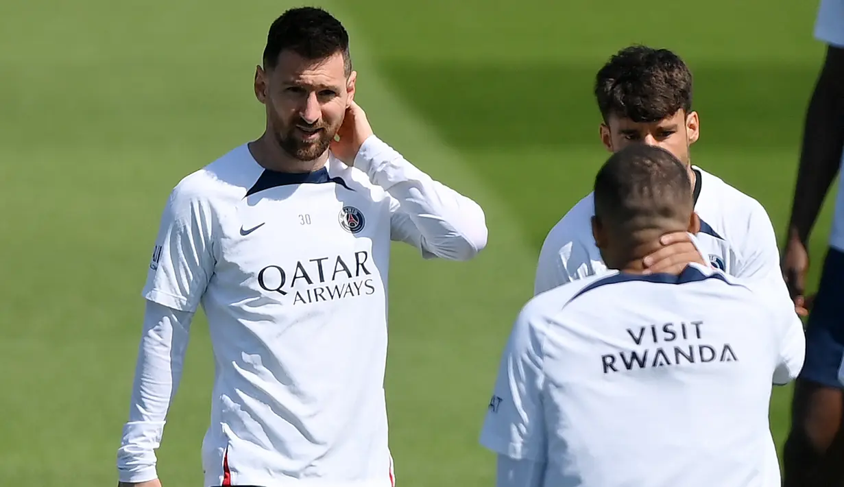 Sejatinya, kepergian Messi bukan hal yang mengejutkan karena kontraknya bersama PSG habis pada 30 Juni 2023. (Photo by FRANCK FIFE / AFP)