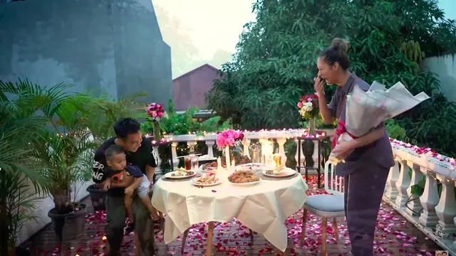 Momen Baim Wong Beri Surprise Untuk Paula Verhoeven, Dinner Romantis di Rooftop. (Sumber: YouTube/Baim Paula)