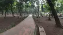 Kondisi Taman Tebet, Jakarta, Rabu (4/11/2020). Pemprov DKI berencana merevitalisasi Taman Tebet menjadi Tebet Eco Garden dengan membuat Infinity Connecting Bridge untuk menghubungkan Taman Tebet Utara dan Taman Tebet Selatan yang selama ini terpisah oleh Jalan Raya Tebet. (merdeka.com/Imam Buhori)