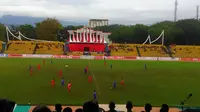 Semen Padang meraih kemenangan besar pada laga perdana Piala Wali Kota 2017, Rabu (6/12/2017). (Bola.com/Arya Sikumbang)