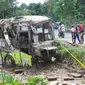 Kondisi bus nahas yang jatuh ke sawah di Pemalang. (Liputan6.com/Fajar Eko Nugroho)