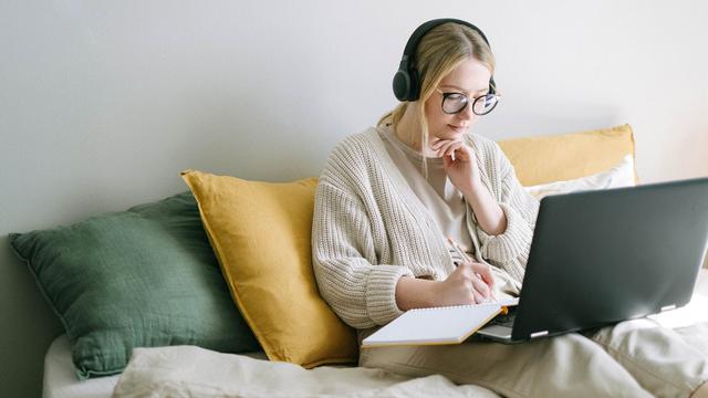 Ilustrasi belajar, kata kerja material