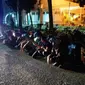Segerombolan remaja yang diamankan Polresta Pekanbaru karena ingin melakukan balapan liar. (Liputan6.com/M Syukur)
