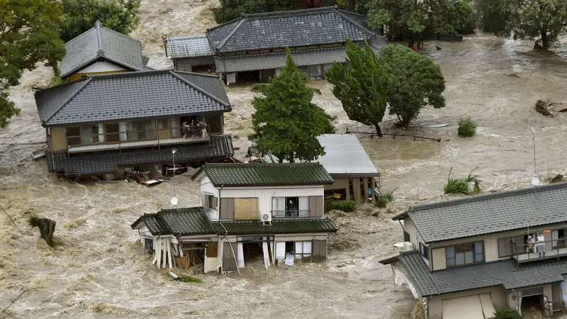 Banjir Besar dan Longsor Landa Jepang, Mobil-Rumah Terseret Arus