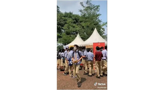 Bazar Makanan di Sekolah Ini Mewah Sediakan Starbucks, Warganet Auto Insecure