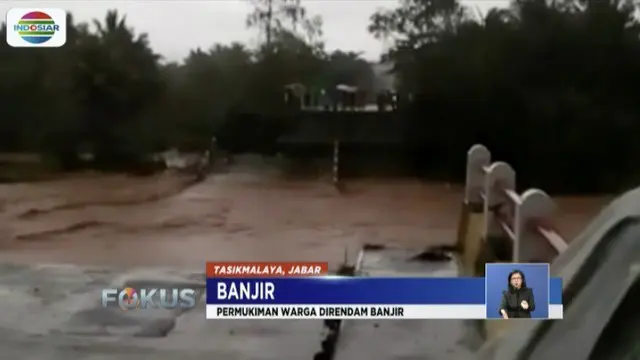Sungai Ciandum meluap, jembatan penghubung Sukabumi-Tasikmalaya  sepanjang 70 meter, ambruk.