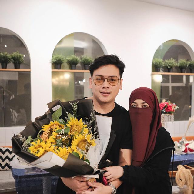 Kisah Cintanya Jadi Inspirasi, Ini 6 Potret Manis Natta Reza dan Wardah Maulina