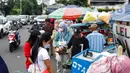 Makanan yang dijual juga bermacam-macam dan bervariasi, lho. (Liputan6.com/Johan Tallo)