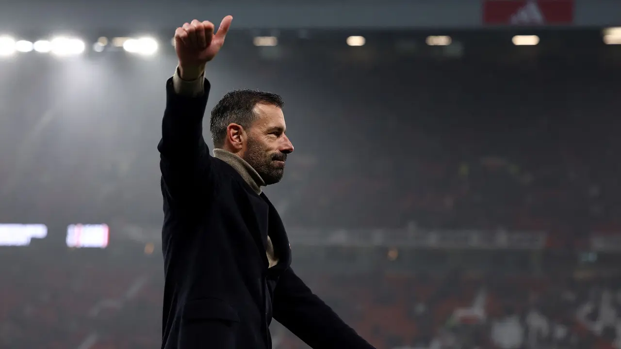 Foto: Ruud van Nistelrooy Selesaikan Tugas dengan Catatan Menawan sebagai Pelatih Interim di MU