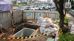Gubernur Pramono Anung menyoroti proyek-proyek galian yang ada di beberapa ruas jalan raya di Jakarta. (Liputan6.com/Angga Yuniar)