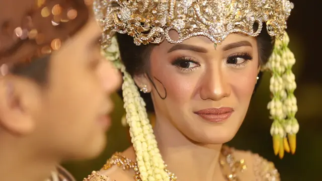 [Bintang] Raditya Dika dan Anissa Aziza