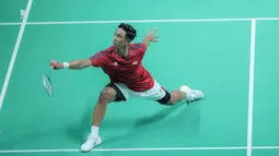 Tunggal putra Indonesia, Alwi Farhan, saat melawan Moh. Zaki Ubaidillah pada laga final nomor tunggal putra SEA Games 2025 di Thammasat University Rangsit Campus, Pathum Thani hari Minggu (14/12/2025). (Bola.com/Bagaskara Lazuardi)