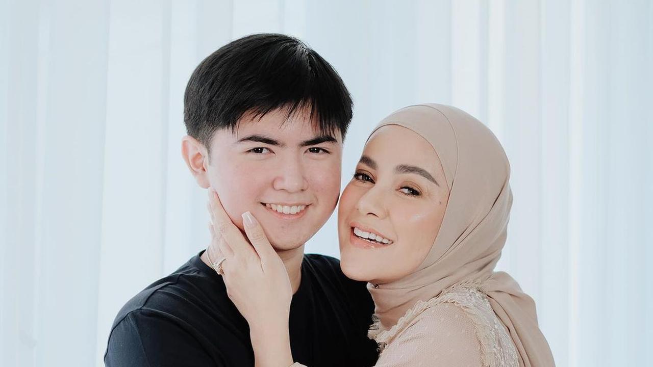 6 Potret Kedekatan Olla Ramlan dan Sean Anak Sulungnya, Bak Kakak Adik