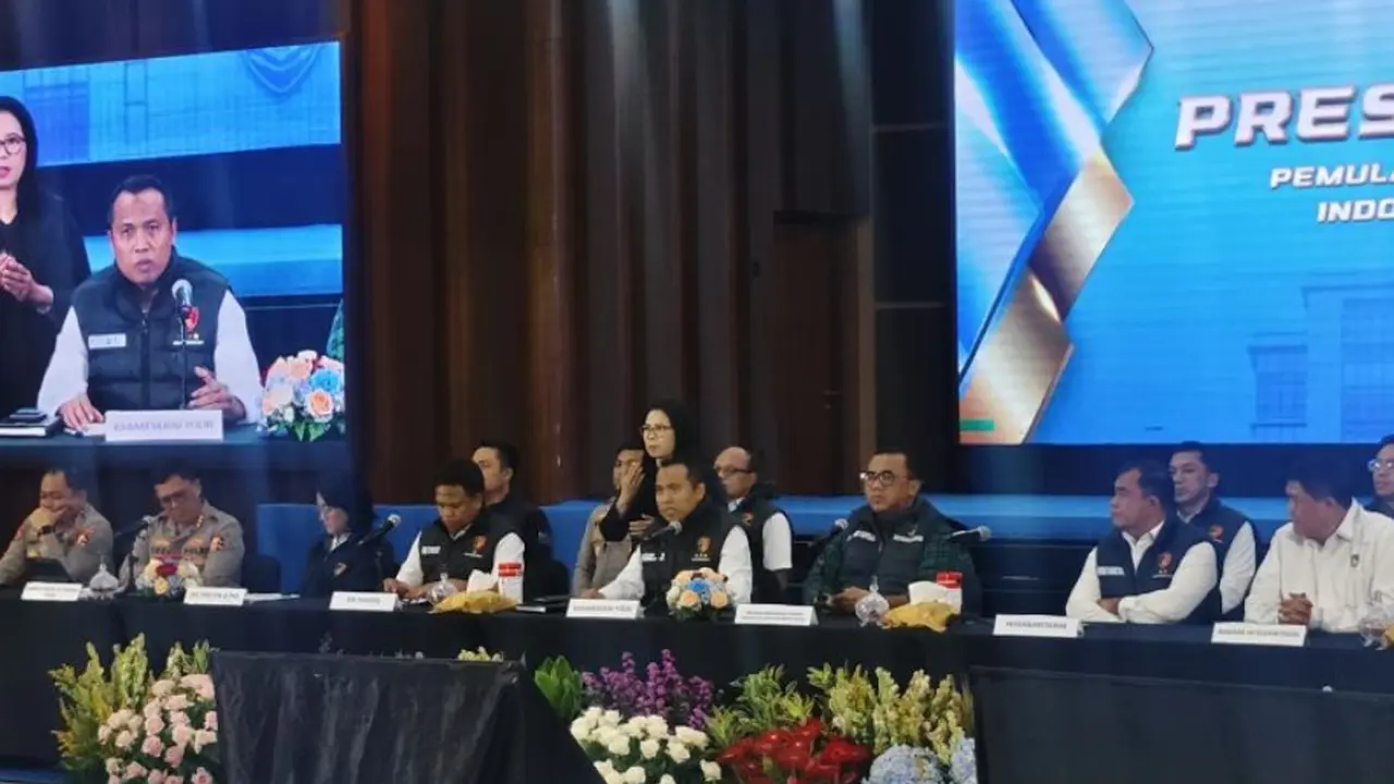 Polri menggelar konferensi pers pemulangan sembilan warga negara Indonesia (WNI) yang menjadi korban tindak pidana perdagangan orang (TPPO) dari Kamboja.