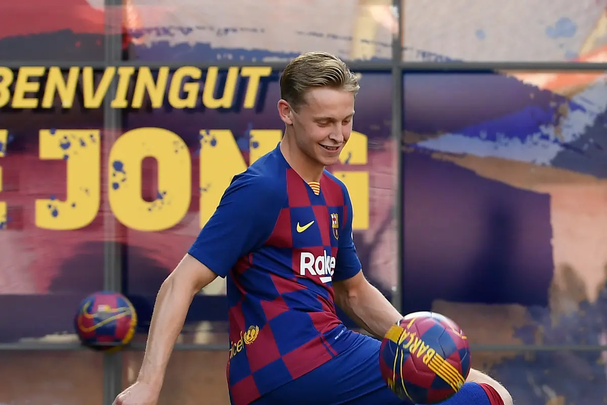 Senyum Semringah Frenkie de Jong Jadi Pemain Baru Barcelona