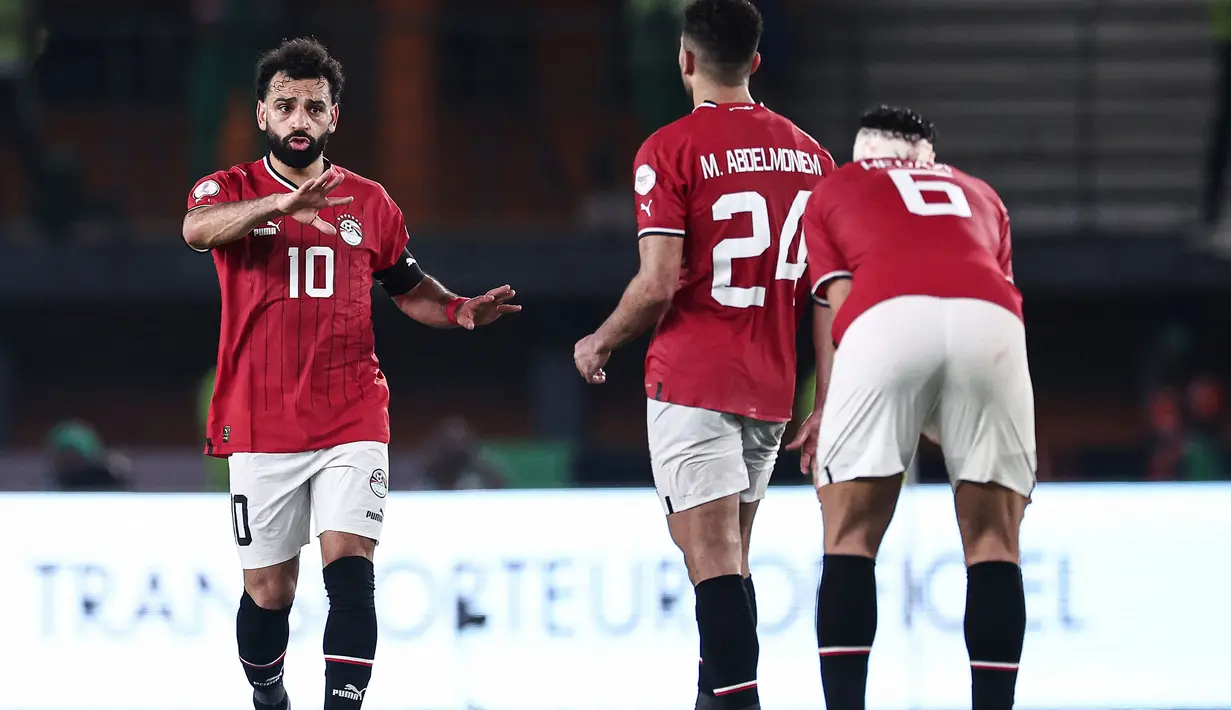 Kapten Timnas Mesir, Mohamed Salah yang kini tengah menjalani musim ke-7 bersama Liverpool telah mencetak 1 gol dalam 2 laga di fase Grup B Piala Afrika 2023. Satu gol tersebut dicetaknya saat Mesir bermain imbang 2-2 dengan Mozambik pada laga pertama (14/1/2024). (AFP/Franck Fife)
(AFP/Franck Fife)