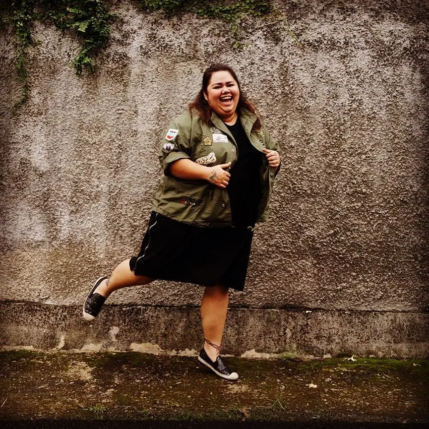 Inspirasi tampilan edgy buat si plus size. (Image: @jelitaramlan/instagram)