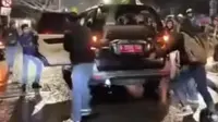 Mobil Lurah Manggarai Selatan Dirusak Massa saat Demo Ricuh, Pemicunya Cuma Gara-Gara Pelat Merah