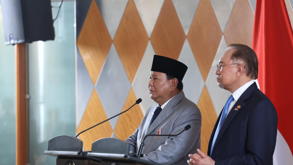 Di Depan Prabowo dan PM Malaysia, Axiata-Sinar Mas Teken 2 Kerja Sama Teknologi