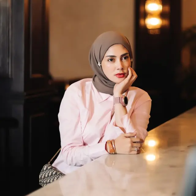 Artis Berhijab Keturunan Pakistan