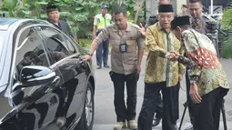 Ketua Umum PBNU KH Said Aqil Siradj menyambangi Gedung KPK, Jakarta, Selasa (11/7). Said Aqil disertai jajaran pengurus PBNU akan berdiskusi dengan pimpinan KPK terkait dukungan terhadap upaya pemberantasan korupsi. (Liputan6.com/Helmi Afandi)