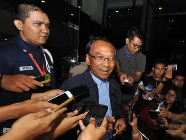 Eks Menteri ESDM, Jero Wacik memenuhi panggilan KPK, Jakarta, Kamis (22/11/2014). (Liputan6.com/Miftahul Hayat) 