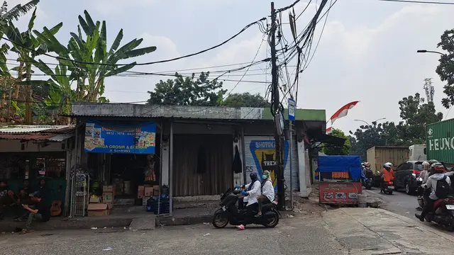 Toko kosmetik milik Imam Masykur (25), pemuda Aceh yang tewas disiksa Paspampres dan dua prajurit TNI di Rempoa, Ciputat Timur, Tangerang Selatan. (Merdeka.com/Lydia Fransisca)
