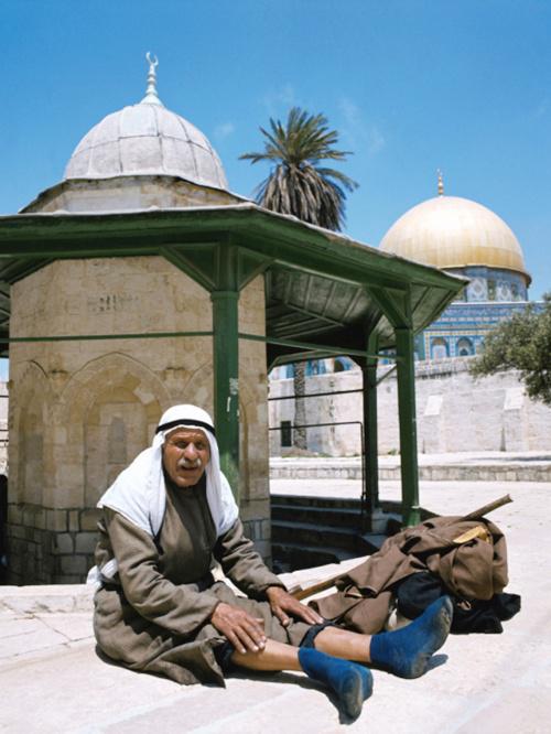 Bekerja di luar ruangan memang cukup berat, tapi, selagi mampu usahakan untuk mencoba tetap berpuasa | Photo: Copyright Thinkstockphotos.com